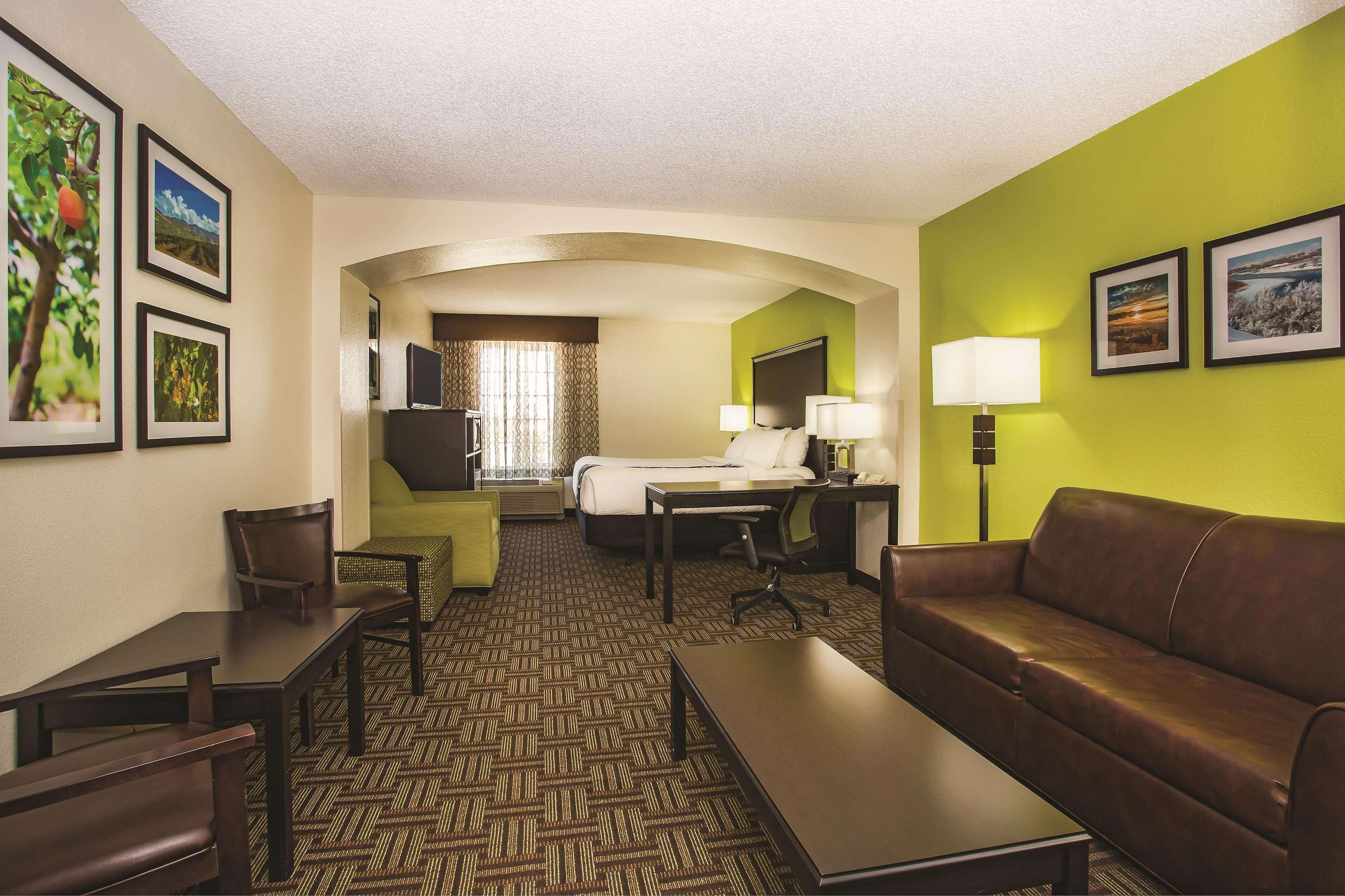 La Quinta By Wyndham Fruita Hotel Exterior photo