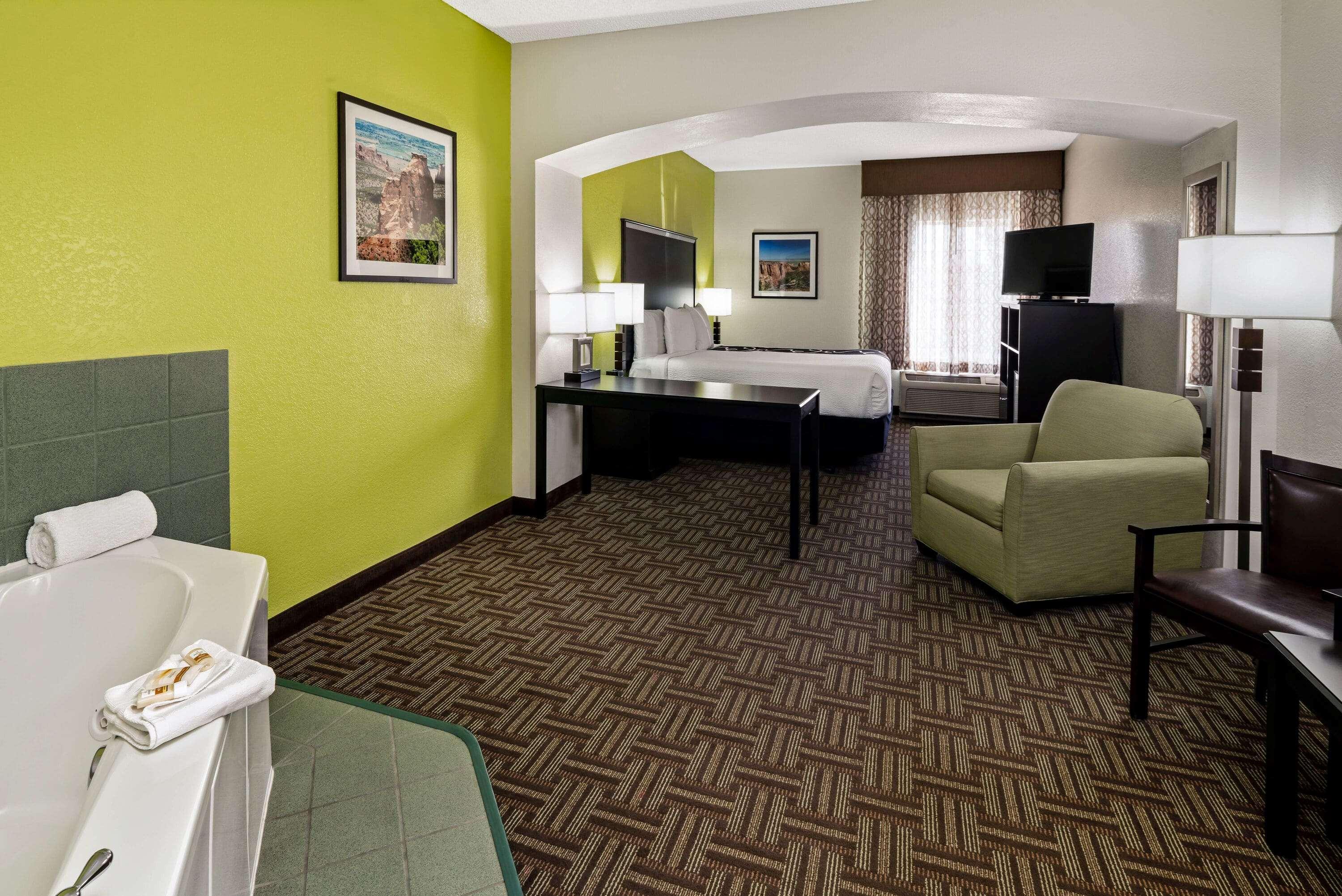 La Quinta By Wyndham Fruita Hotel Exterior photo