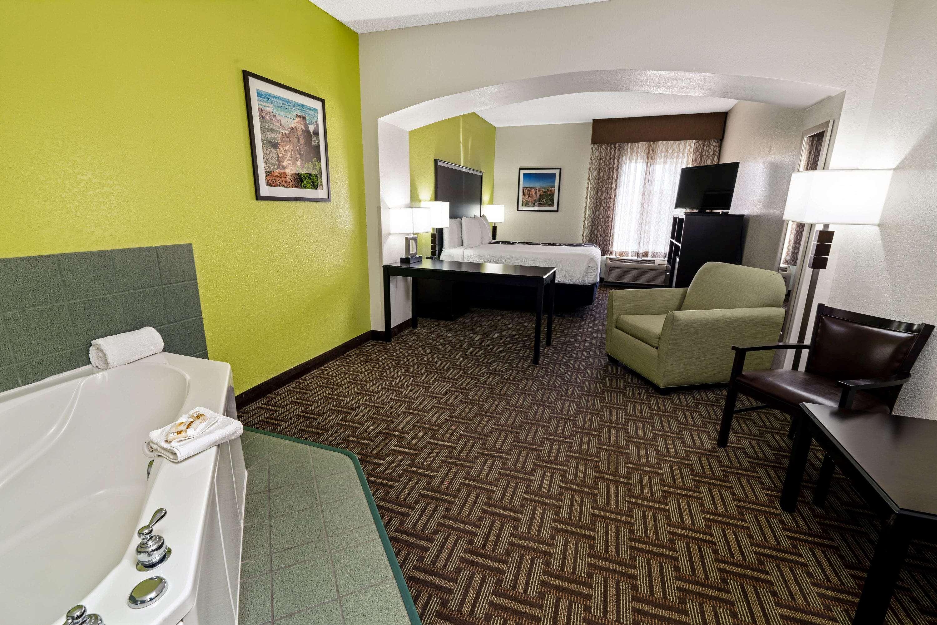La Quinta By Wyndham Fruita Hotel Exterior photo