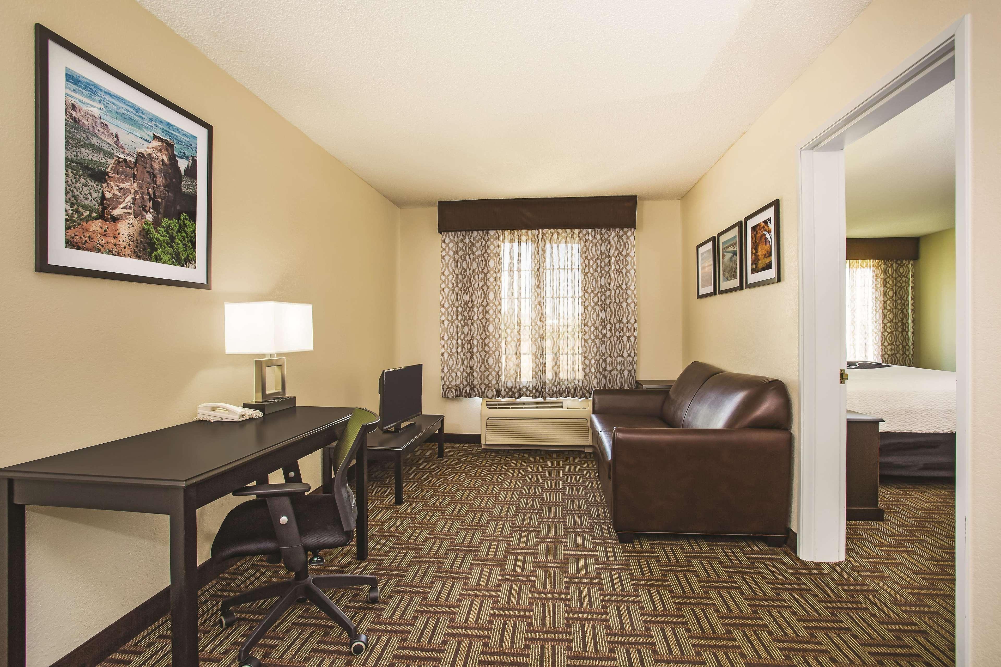 La Quinta By Wyndham Fruita Hotel Exterior photo